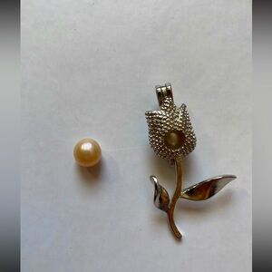 Rose Pearl Pendant